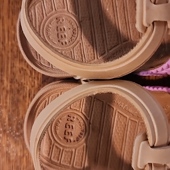 Reef Sandals - Picture 2 of 4